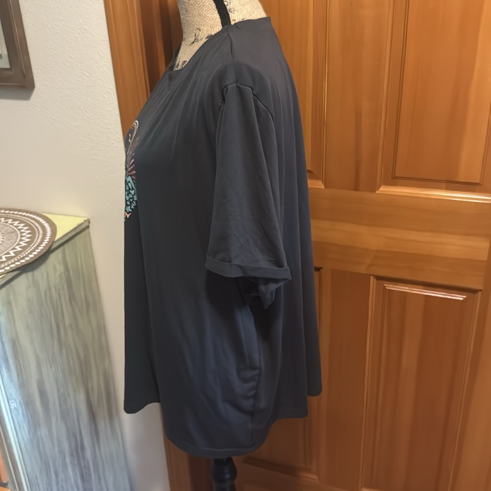 Like New! Shein Graphic T-Shirt with Mountain/Heart Design - Picture 7 of 8